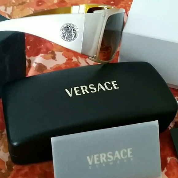 Authentic Versace sunglasses - Picture 2 of 3